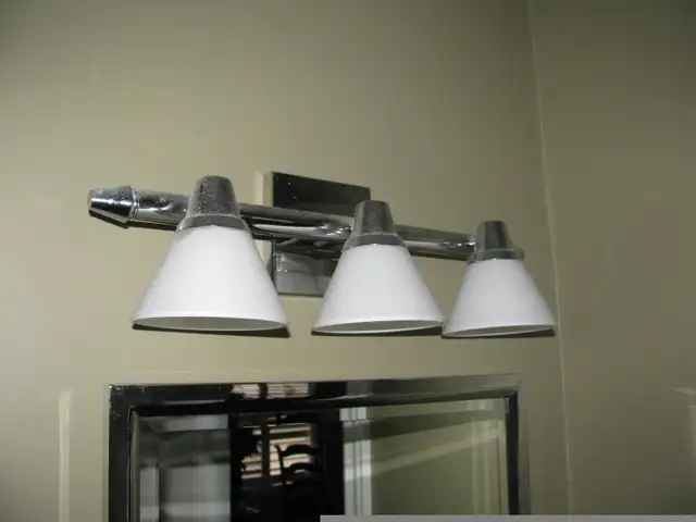 3 Bulb Vanity Light Chrome and Frosted Glass in Indoor Lighting & Fans in Oakville / Halton Region - Image 3