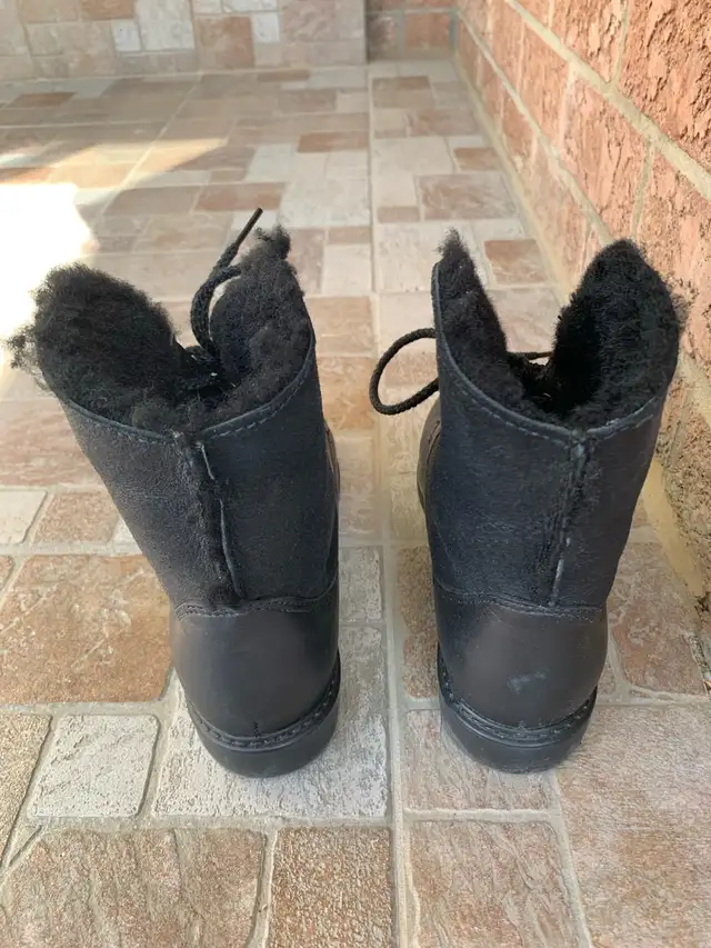 Woman black leather boots Size 6 1/2 in Women's - Shoes in City of Toronto - Image 4