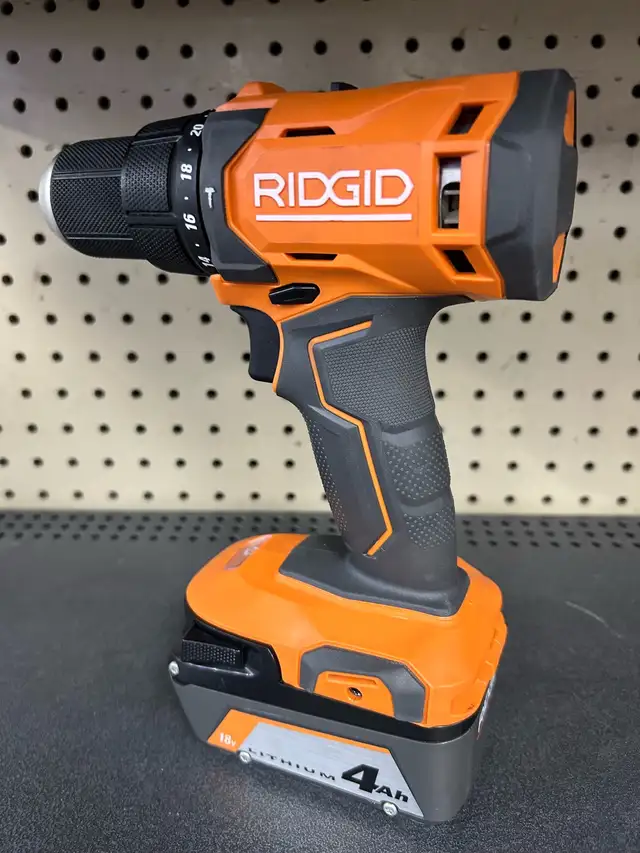 Ridgid R860012 18V 1/2 Hammerdrill Kit in Power Tools in Oshawa / Durham Region - Image 2