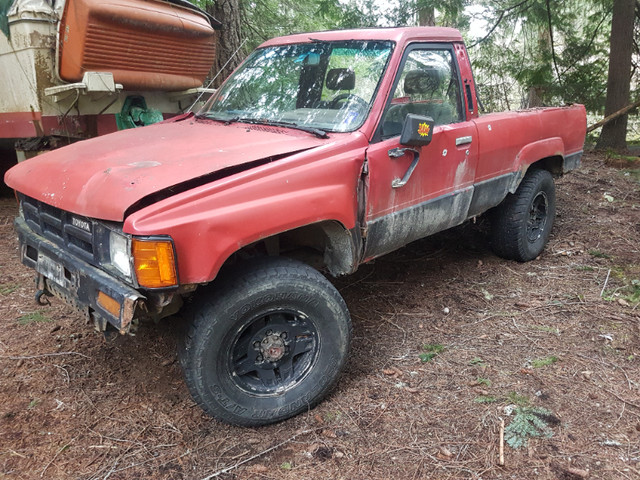 1986 Toyota for parts in Cars & Trucks in Victoria - Image 2