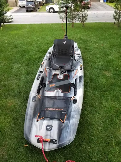 Je vends mon kayak Pelican Catch 120, un modèle d'occasion neuf en excellente condition, parfait pou...