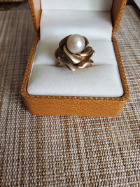 14kt gold ring with cultured pearl