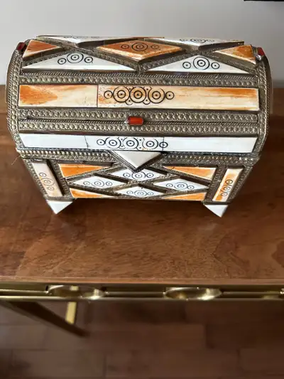 Coffre à bijoux marocain, berbère (berber, Moroccan box), View more