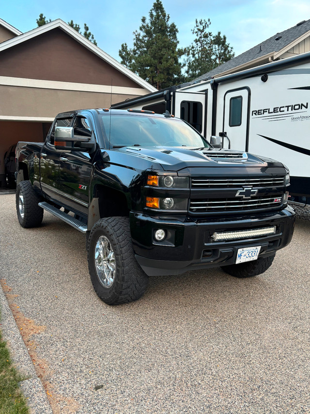 2017 LTZ Chevy 3500 in Cars & Trucks in Kelowna