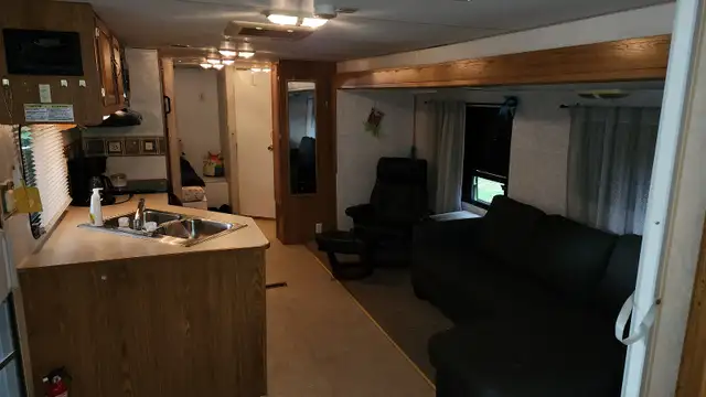 *PRICE REDUCED* Seasonal Trailer on waterview campsite in Travel Trailers & Campers in Kingston - Image 5