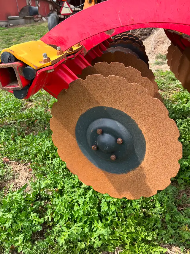 Vaderstad Highspeed Disc in Farming Equipment in Chatham-Kent - Image 4