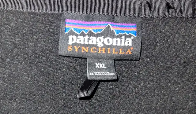 Patagonia fleece vest A-XL / Hoodie A-M / shirt A-XL in Arts & Collectibles in Red Deer - Image 4