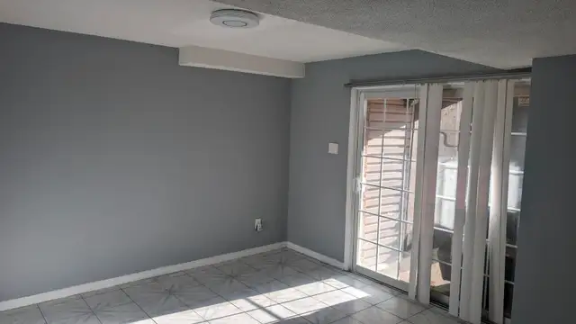 Independent WALKOUT! 1 bdrm+large Living+kitchen apartment Oct