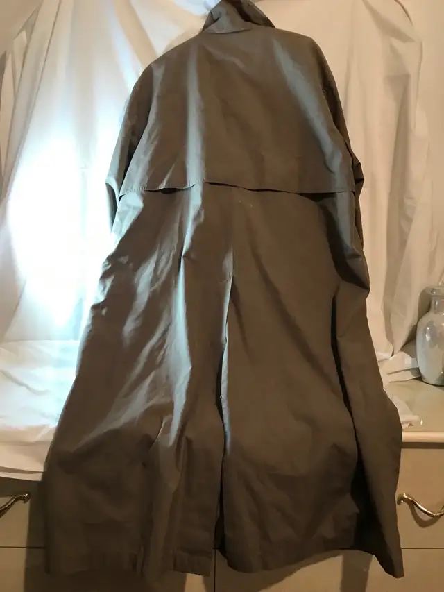Moores Trench Coat in Men's in Laval / North Shore - Image 5