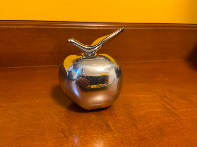 Vintage Hoselton Paperweight Aluminum Apple Sculpture Signed in Arts & Collectibles in Oshawa / Durham Region