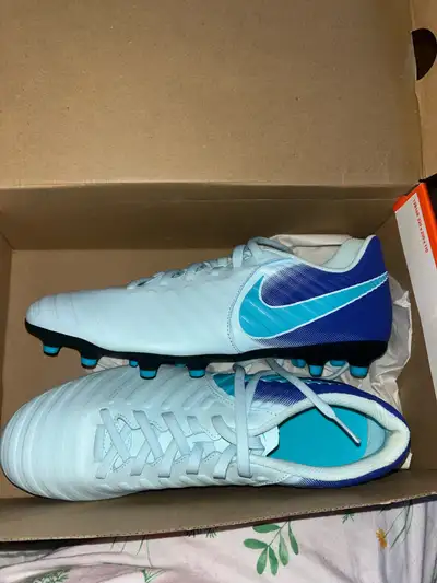 soccer cleats (Legend 7 Club FG), View more