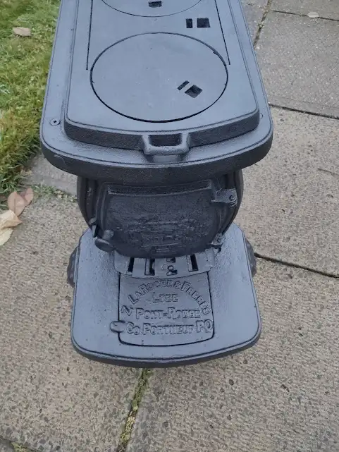 Poele A Bois Box Stove En Fonte Laroche No 25 in Fireplace & Firewood in Thetford Mines - Image 4