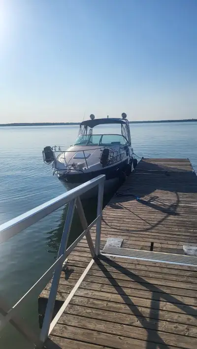 If you’ve been waiting for the perfect family cruiser, this is it. This 27 ft Bayliner SB 265 is cle...
