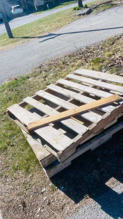 free crate pallets kanata, good for firewood, View more