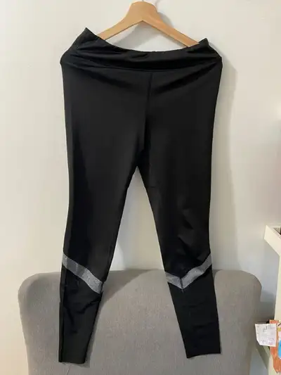 Mesh Paneled Sport Leggings panneaux en maille Forever21, View more