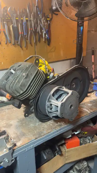 250 2 stroke motor off a four wheeler ran when pulled , no carb or exhaust , has new gaskets , messa...