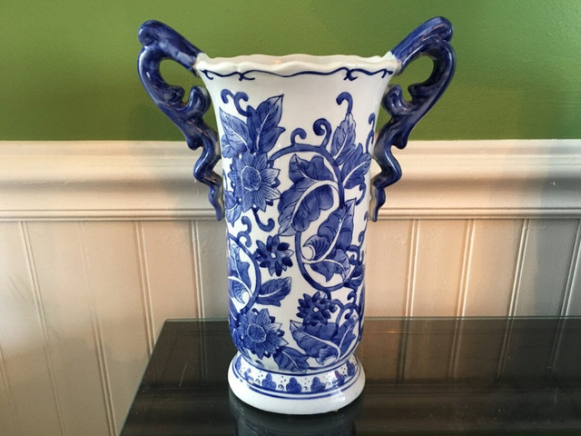Looking for Blue & White Bombay Vases or Bowls in Arts & Collectibles in City of Halifax