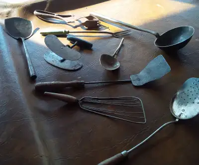 Buy more than one kijiji item and pay less. I live in Linwood, and have a store front where I store...