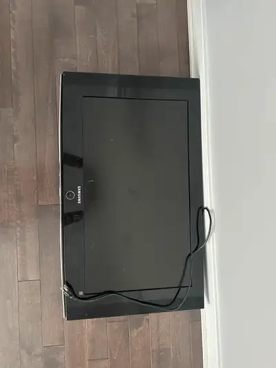 Samsung 40 inch/40 pouce TV, View more