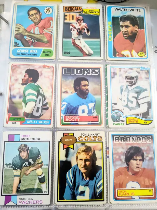 1970's & 1980's Topps NFL football cards- over 145 cards lot #2 in Arts & Collectibles in Hamilton - Image 9