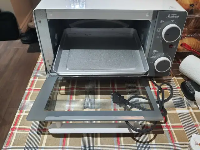 Sunbeam Toaster Oven in Toasters & Toaster Ovens in Markham / York Region - Image 3