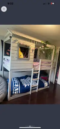 Oaktree Twin Over Twin House Bunk bed+matress 