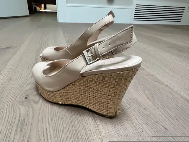 Women’s size 6 Franco Sarto High heel shoes in Women's - Shoes in City of Toronto - Image 3