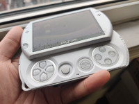 Sony PSP GO 《 FULLY   LOADED  300+ Games Installed 》6/10