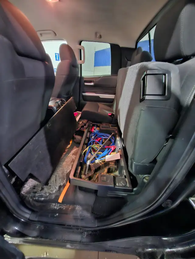 Toyota Tundra Double Cab 2014 in Auto Body Parts in Lévis - Image 10