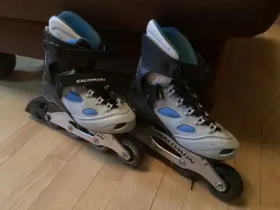 Patins à roues alignées grandeur 8 pour femmes de marque Salomon. En assez bonnes conditions car uti...