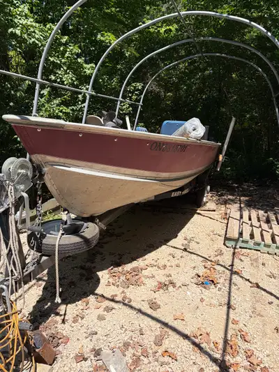 2005 Lund SV-16-15t is a durable, utility-style aluminum fishing and camping. 4-stroke outboard 15hp...
