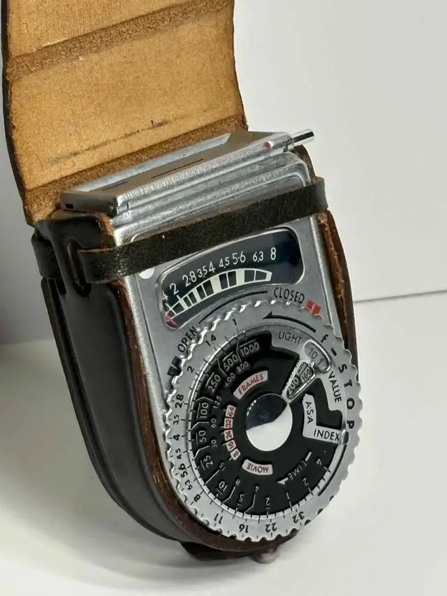 Vintage Sekonic L-6 Light Meter | No Batteries Needed in Cameras & Camcorders in Oakville / Halton Region - Image 4