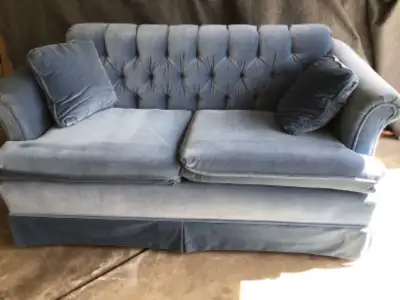 Love seat in excellent condition