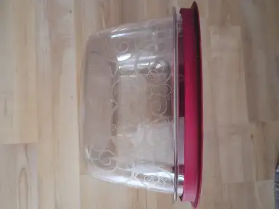 Jamais servi. Ne reste pas taché même en se servant pour de la sauce tomate ou à spaghetti. Peut liv...