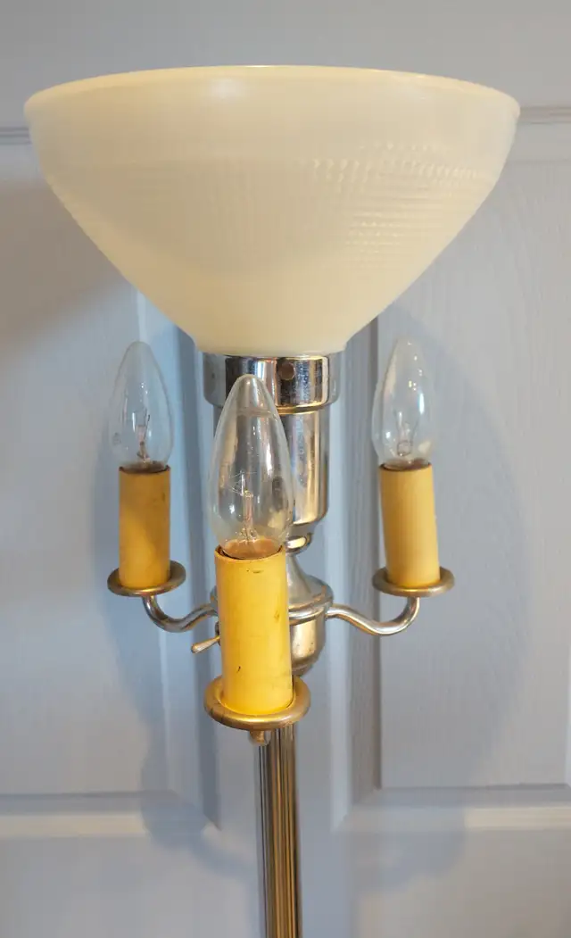 Vintage 1930s chrome floor lamp in Indoor Lighting & Fans in Ottawa - Image 2