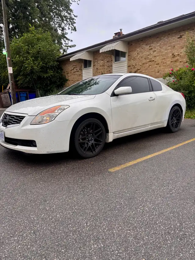 Nissan Altima coupe 2009