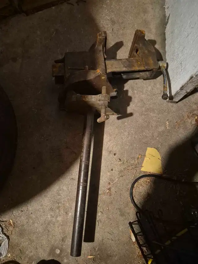 Large vise 65669433226115120