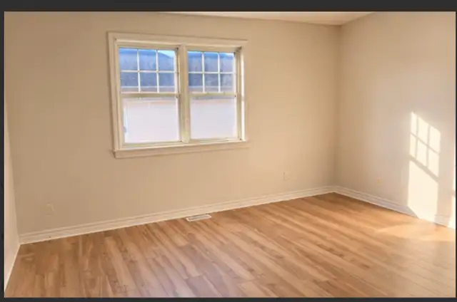 Beautiful renovated 3.5 bedroom townhouse in Barhaven in Long Term Rentals in Ottawa - Image 3
