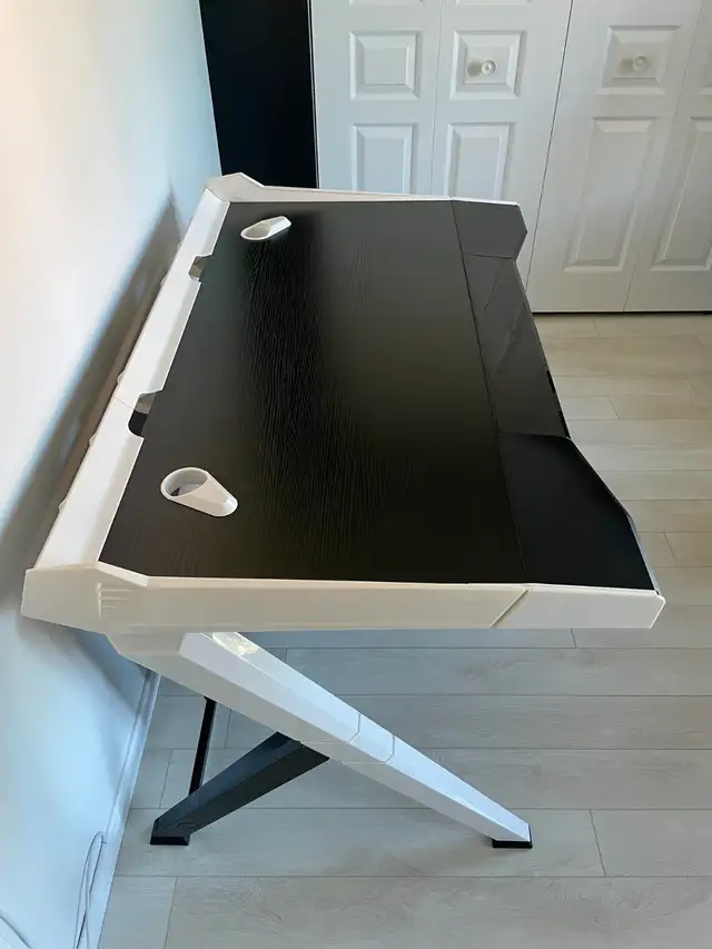 DXRacer: Gaming & Office Desk