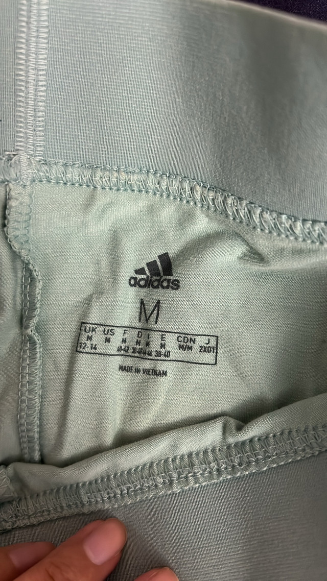 Adidas mint green leggings  dans Femmes - Pantalons et shorts  à Laval/Rive Nord - Image 4