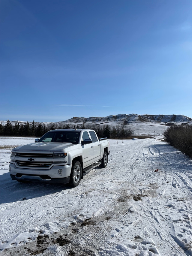 2017 Chevrolet Silverado LTZ 7Z1 1500 in Cars & Trucks in Moose Jaw - Image 2