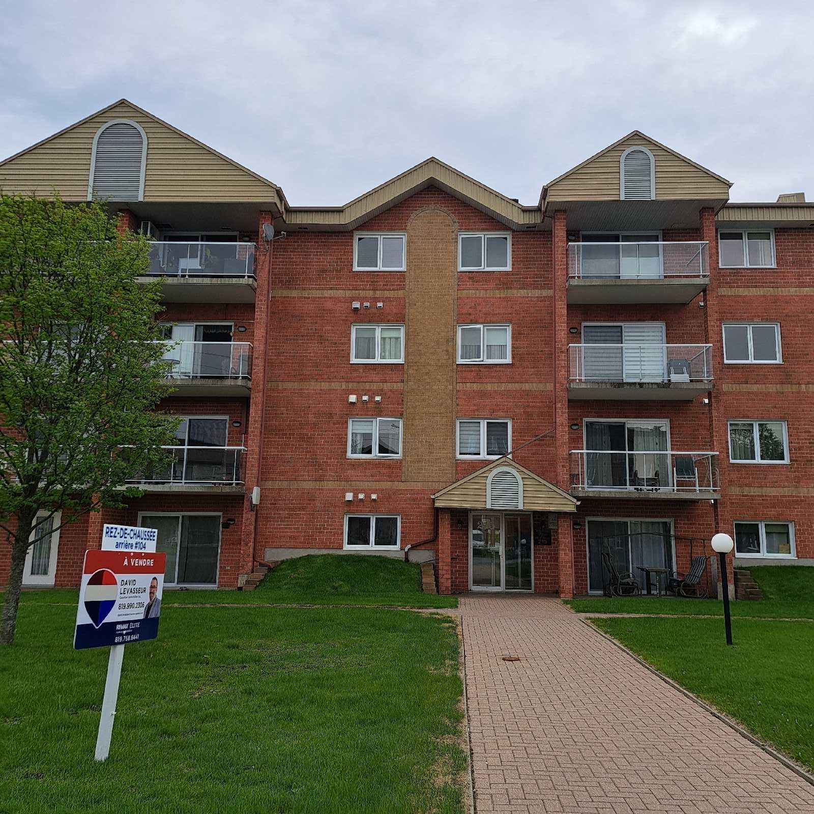 Condo 3 1/2 au Rez-de-chaussé a Vendre — photo 2