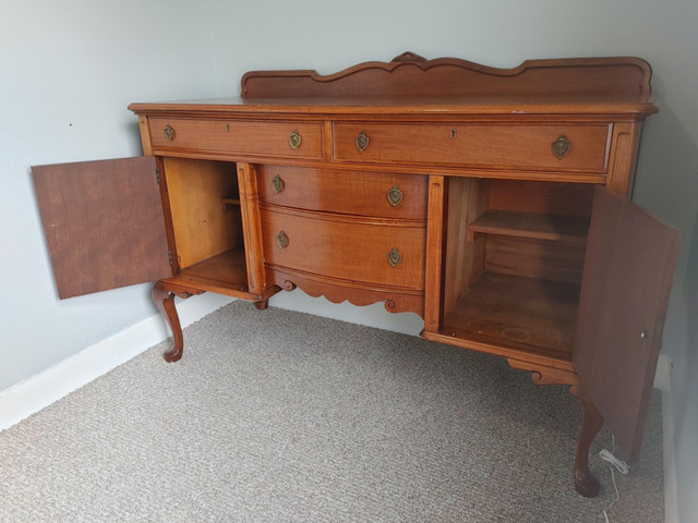 Buffet cabinet, excellent condition, solid wood! in Dining Tables & Sets in Annapolis Valley - Image 3