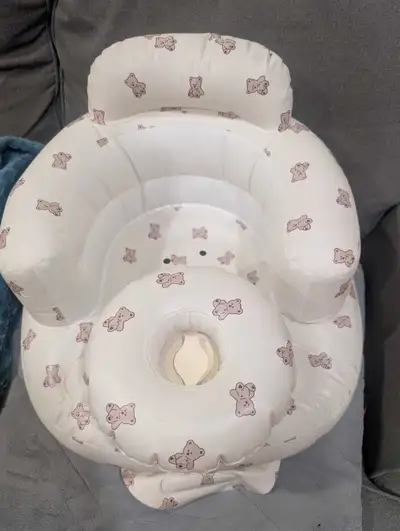 This is a Jikasho inflatable baby seat, great for helping your little one sit up. It's designed for...