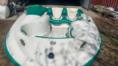 Twin 70 HP motors. Seats 4. Great for shallow lakes.