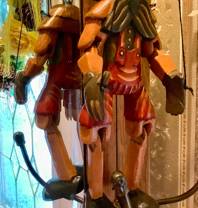 Marionnette sur fil vintage Pinocchio Bois sculpté rare 50$ dans Art et objets de collection  à Laval/Rive Nord - Image 3