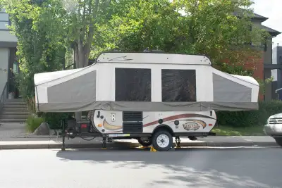 Discover the joys of camping with this 2014 Viking Epic 2107 pop-up tent trailer, perfect for advent...