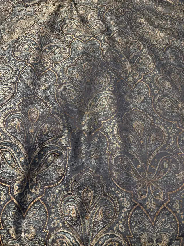 queen comforter and shams in Bedding in Ottawa - Image 3