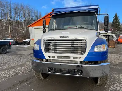 * Freightliner M2 106 2015 * Camion VGA (cabine accidentée) * Historique du camion: mise en service...