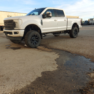 2019 Ford F350 Lariat, Lifted, Diesel